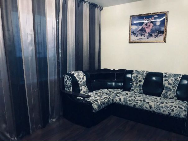 Сдам на длительный срок квартиру по адресу Новочерёмушкинская, 60 к2 (до метро 600 м). Квартира чистая ухоженная, балкон остеклен. В совмещённом сан.узле душевая кабина, унитаз, раковина. В комнате угловой диван, стол компьютерный, система хранения одежды. В кухне кухонная мебель барная стойка и барные стулья. В коридоре встроенный шкаф с зеркальными дверьми. Из бытовой техники: кондиционер в комнате, стиральная машина в сан.узле, в кухне: холодильник двухкамерный с системой Ноуфрост, электрическая стеклокерамическая плита и духовой шкаф. Минимальный набор посуды. <br>цена 27000+коммунальные услуги <br>все вопросы по телефону 89265170930 , Больше квартир у меня на странице ( стене вконтакте ) - фото Фото: Сдам на длительный срок квартиру по адресу Новочерёмушкинская, 60 к2 (до метро 600 м). Квартира чистая ухоженная, балкон остеклен. В совмещённом сан.узле душевая кабина, унитаз, раковина. В комнате угловой диван, стол компьютерный, система хранения одежды. В кухне кухонная мебель барная стойка и барные стулья. В коридоре встроенный шкаф с зеркальными дверьми. Из бытовой техники: кондиционер в комнате, стиральная машина в сан.узле, в кухне: холодильник двухкамерный с системой Ноуфрост, электрическая стеклокерамическая плита и духовой шкаф. Минимальный набор посуды. <br>цена 27000+коммунальные услуги <br>все вопросы по телефону 89265170930 , Больше квартир у меня на странице ( стене вконтакте )