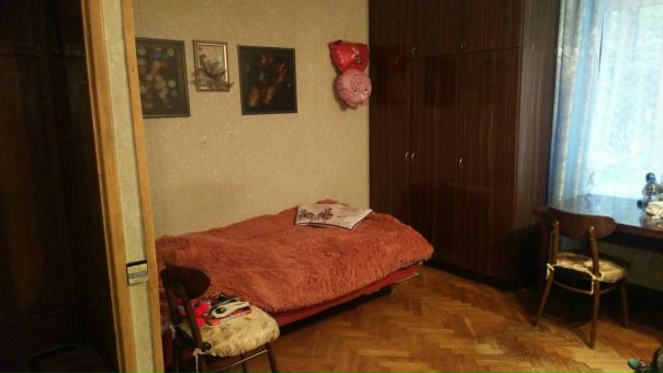Фото: Добрый день! <br>С 25 сентября ищу соседку(!) на подселение на длительный срок. Не соседа(!!!). <br>Квартира однокомнатная в 5 минутах ходьбы от метро Перово. Оплата 12000р с человека + свет и вода по счетчикам пополам (600-800 р). Соседку ищу некурящую, без домашних животных, чистоплотную, желательно до 25 лет)<br> Ковалёва