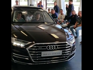 Оцените систему безопасности у Audi 8 серии, кузов при угрозе удара поднимается на 8 см. за 0.5 секунд!
