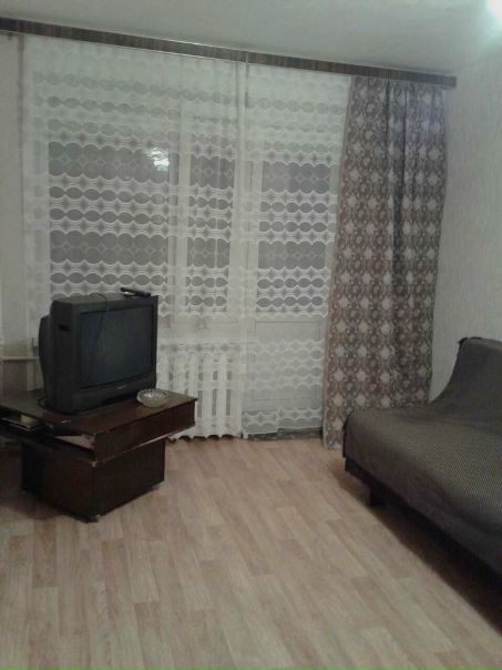 Сдается комната в Москве (собственник моя свекровь, я лишь размещаю объявление по ее просьбе) в 3-х комнатной квартире, м Ботанический сад/МЦК 8 мин пешком, тихий р-он, после косметического ремонта, комната с балконом. <br>В одной из комнат по будням проживает порядочный мужчина, который на выходные уезжает домой, в другой -девушка. <br>Квартира на 2м этаже 5ти этажного дома, ул Седова. <br>Цена 17тыс +ку. Комиссии нет, по поводу залога -с хозяйкой. <br>тел 8 916 393 93 96 - фото Фото: Сдается комната в Москве (собственник моя свекровь, я лишь размещаю объявление по ее просьбе) в 3-х комнатной квартире, м Ботанический сад/МЦК 8 мин пешком, тихий р-он, после косметического ремонта, комната с балконом. <br>В одной из комнат по будням проживает порядочный мужчина, который на выходные уезжает домой, в другой -девушка. <br>Квартира на 2м этаже 5ти этажного дома, ул Седова. <br>Цена 17тыс +ку. Комиссии нет, по поводу залога -с хозяйкой. <br>тел 8 916 393 93 96