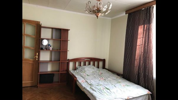 Сдается светлая, уютная комната (18 кв. м) в двухкомнатной квартире, расположенной в шаговой доступности от метро Четрановская, Каховская на длительный срок. <br>Комната проходная, в соседях один человек. Рассматривается строго одна девушка. Семейные пары и мужчин просьба не беспокоить. Стоимость 16000+ку(свет и вода по счетчику) и депозит за последний месяц. Комната готова к сдаче с 7 декабря.<br>89670675985 Марина. - фото Фото: Сдается светлая, уютная комната (18 кв. м) в двухкомнатной квартире, расположенной в шаговой доступности от метро Четрановская, Каховская на длительный срок. <br>Комната проходная, в соседях один человек. Рассматривается строго одна девушка. Семейные пары и мужчин просьба не беспокоить. Стоимость 16000+ку(свет и вода по счетчику) и депозит за последний месяц. Комната готова к сдаче с 7 декабря.<br>89670675985 Марина.