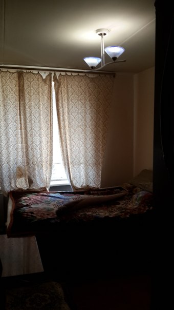 Фото: Добрый день! <br>Сдаётся комната в двухкомнатной квартире по адресу: г. Москва, ул. Нарвская, д. 1. <br>Территориально это между станциями «Водный стадион», «Войковская» и «Коптево (МЦК)». <br>Дом не новый. Квартира обычная, то есть без ультрамодного ремонта, но есть всё необходимое. <br>Санузел раздельный. На кухне есть холодильник, газовая плита, микроволновка. В ванной есть стиральная машина. <br>Можно выбрать любую из комнат: одна комната большая с выходом на балкон, а вторая поменьше, но уютная и с большим шкафом. => В другой комнате буду жить я (мужчина 30 лет, допоздна работаю, на выходные уезжаю). <br>Пешком до м. «Водный стадион» 15-20 минут (в зависимости от скорости шага), до других станций чуть дольше. <br>В 300 метрах от дома есть автобусная остановка. <br>Район тихий, рядом есть магазины «Магнит» и «Пятёрочка», парк «Головинские пруды». <br>Во дворе есть место, чтобы припарковать автомобиль. <br>Оплата за всю квартиру: 29000 + электричество и вода по счётчикам + Интернет, то есть 31000 в месяц. <br>Особых требований к соседу/соседке нет: адекватность, чистоплотность, «не разгульный образ жизни». <br>Заинтересовавшихся прошу писать в личку или звонить по телефону +796809899-пятьдесят-три.