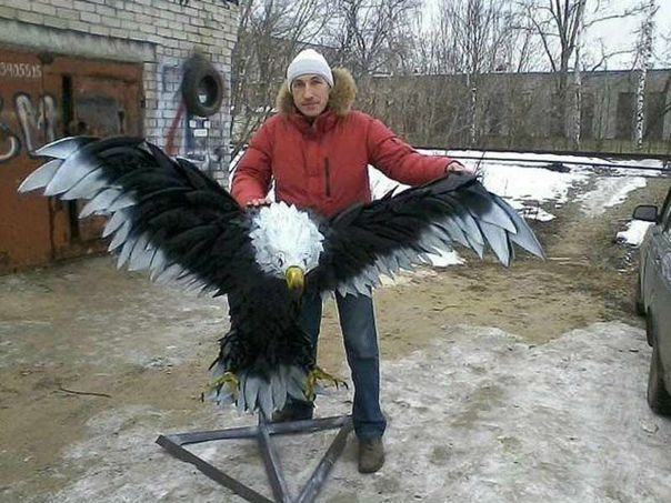 Орел из покрышек