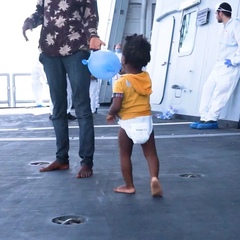 Sara Carbonero on Instagram: “Son niños antes que migrantes . Últimamente vemos a diario en las noticias a los miles de migrantes que llegan a Euro...