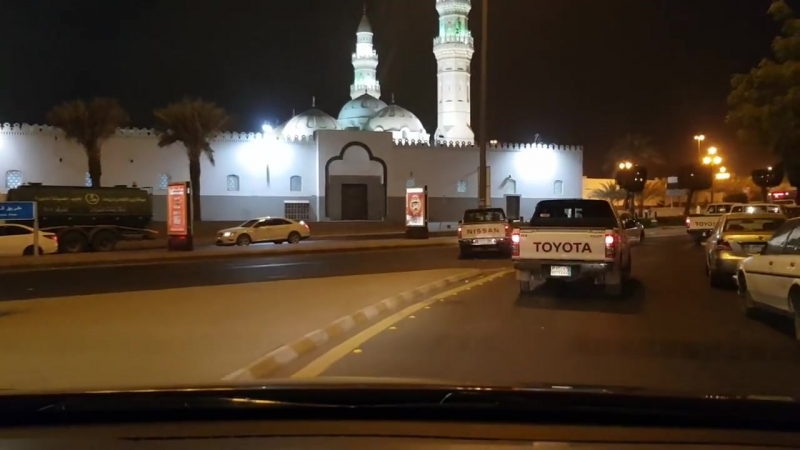 السير في دروب المدينة المنورة فجرا