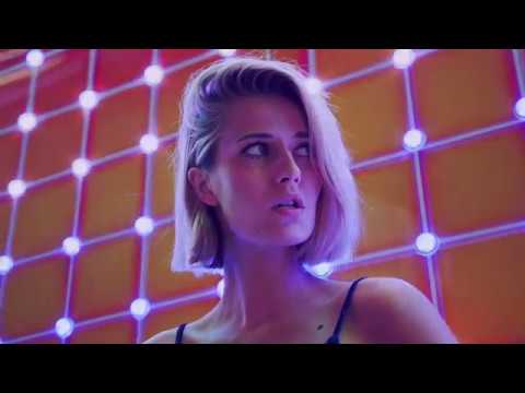 Malou Chloé - Strangers
