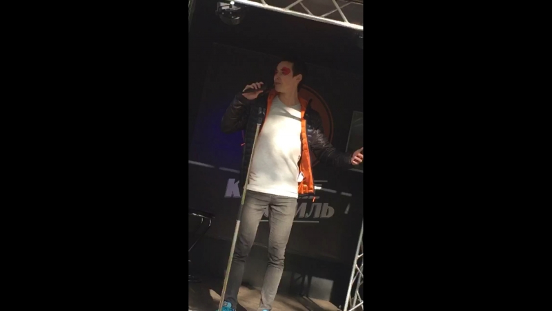 А он еще и певец👩🏻🎤