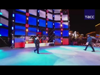 Путин выступает на митинге в честь годовщины воссоединения Крыма с Россией