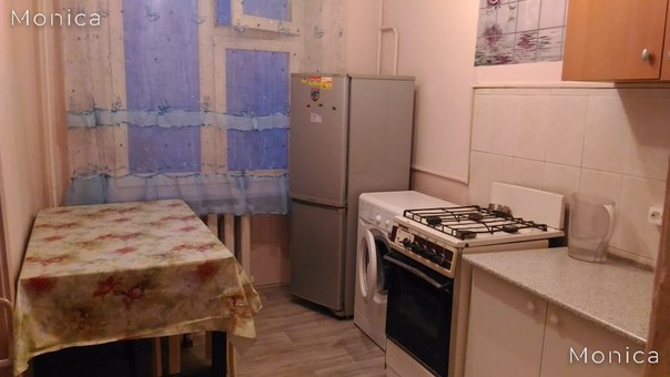 Только на длительный срок (от года) и гражданам РФ сдается трехкомнатная квартира за 85 000. Размещение дома в районе с развитой инфраструктурой, в шаговой доступности от магазинов. Удобный подъезд, как личного транспорта, так и общественного (до 5-ти станций метро можно доехать 7-мью разными маршрутами автобусов). Квартира тёплая и светлая. Соседи по лестничной площадке - доброжелательные. В квартире никто после ремонта не проживал. Метраж комнат: 21,5 кв. м, 15,6 кв. м, 14,7 кв. м. Комната 21,5 кв. м, кухня и коридор оборудованы новой мебелью (см. фото). Мебель в остальных комнатах по взаимному согласованию, возможно, приобрести в счёт арендной платы. В арендную плату включены коммунальные платежи кроме оплаты по счётчикам: вода горячая и холодная, канализация, электроэнергия. Также не включена оплата за телефон, интернет, цифровое телевидение. В квартиру введён оптоволоконный кабель МГТС, имеется свой Wi-Fi роутер.<br>Без комиссии!<br>Подробнее на - фото Фото: Только на длительный срок (от года) и гражданам РФ сдается трехкомнатная квартира за 85 000. Размещение дома в районе с развитой инфраструктурой, в шаговой доступности от магазинов. Удобный подъезд, как личного транспорта, так и общественного (до 5-ти станций метро можно доехать 7-мью разными маршрутами автобусов). Квартира тёплая и светлая. Соседи по лестничной площадке - доброжелательные. В квартире никто после ремонта не проживал. Метраж комнат: 21,5 кв. м, 15,6 кв. м, 14,7 кв. м. Комната 21,5 кв. м, кухня и коридор оборудованы новой мебелью (см. фото). Мебель в остальных комнатах по взаимному согласованию, возможно, приобрести в счёт арендной платы. В арендную плату включены коммунальные платежи кроме оплаты по счётчикам: вода горячая и холодная, канализация, электроэнергия. Также не включена оплата за телефон, интернет, цифровое телевидение. В квартиру введён оптоволоконный кабель МГТС, имеется свой Wi-Fi роутер.<br>Без комиссии!<br>Подробнее на