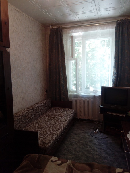 9.000 руб ( вместе с коммуналкой) <br>Без депозита <br>Метро Нагатинская <br>Сдам часть комнаты женщине русской, возраст 30-50 лет, без вредных привычек. <br>платежеспособной, работающую графиком 5/2(суббота, воскресенье выходные) . Квартира находится в пошаговой доступности от метро (10-12 мин.)Очень теплая, уютная, комнаты изолированы. Есть все для комфортного проживания: Холодильник, телефон, стиральная машина,застекленный балкон.Рядом с домом магазины Пятерочка, Дикси, Перекресток. <br>Пишите или звоните с 10-22 часов <br>8-910-449-49-21 Юлия - фото Фото: 9.000 руб ( вместе с коммуналкой) <br>Без депозита <br>Метро Нагатинская <br>Сдам часть комнаты женщине русской, возраст 30-50 лет, без вредных привычек. <br>платежеспособной, работающую графиком 5/2(суббота, воскресенье выходные) . Квартира находится в пошаговой доступности от метро (10-12 мин.)Очень теплая, уютная, комнаты изолированы. Есть все для комфортного проживания: Холодильник, телефон, стиральная машина,застекленный балкон.Рядом с домом магазины Пятерочка, Дикси, Перекресток. <br>Пишите или звоните с 10-22 часов <br>8-910-449-49-21 Юлия