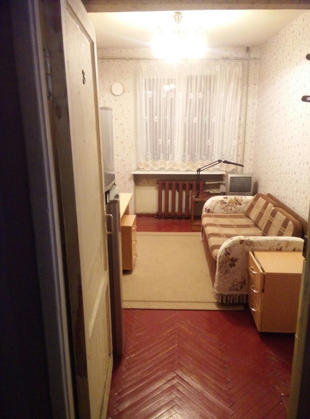 Сдам комнату, 9.5 м.кв. в 6 комнатной квартире.<br>по адресу 3-й Рабфаковский переулок, 12, к. 4. Строго для граждан РФ.<br>10 минут пешком от метро Обухово.<br>В комнате мебель, холодильник. Есть стиральная машинка, выделенное место на просторной кухне. С/у раздельный (душ). Оплата 10 000 руб./мес. К/у включены в стоимость. Залог 5 т.р. (можно частями). - фото Фото: Сдам комнату, 9.5 м.кв. в 6 комнатной квартире.<br>по адресу 3-й Рабфаковский переулок, 12, к. 4. Строго для граждан РФ.<br>10 минут пешком от метро Обухово.<br>В комнате мебель, холодильник. Есть стиральная машинка, выделенное место на просторной кухне. С/у раздельный (душ). Оплата 10 000 руб./мес. К/у включены в стоимость. Залог 5 т.р. (можно частями).