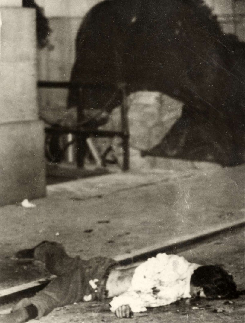 Суицид Уарда, Нью–Йорк, 1938 год. Суицид Уарда, Нью–Йорк, 1938 год. Уарда, Гласко, отеля, спрыгнул, других, улицы, авеню, часов, полицейских, секрет, Пятой, самоубийству, время, сделать, пересечении, самоубийство, Нью–Йорка, который, некий, фотограф