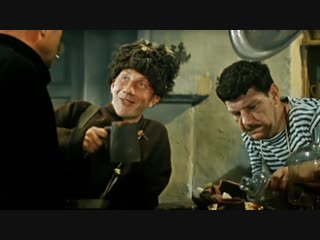 А вдоль дороги мёртвые с косами стоят, и тишина. Брехня.