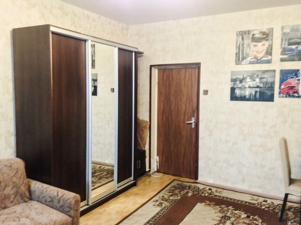 СДАЮ КОМНАТУ на ТАГНАСКОЙ <br> <br>27,000 т. в месяц <br>Сдаю свою комнату 21 кв.м (в трёх комнатной квартире) 5 мин. от м. Таганская, Марксисткая. 4 этаж в пятиэтажке.Не солнечная сторона.Тихое место. <br> <br>Имеется Тв, стиральная машина, холодильник, мебель, интернет, микроволновая печь, газ. плита, эл. чайник, посуда. Через дорогу два парка, продуктовые магазины, банки, храм св. Матроны. <br>О квартире :тип дома: кирпич,общая площадь: 65 м2,жилая площадь: 21 м2,кухня: 6 м2 <br>этаж: 4 всего этажей: 5 покрытие пола: линолеум <br>газ, интернет, мебель, раздельный санузел <br>Условия проживания :без детей,не допускаю вечеринки <br> <br>Марина +7(985)351-99-31, Игорь +7(916) 316-06-75 - фото Фото: СДАЮ КОМНАТУ на ТАГНАСКОЙ <br> <br>27,000 т. в месяц <br>Сдаю свою комнату 21 кв.м (в трёх комнатной квартире) 5 мин. от м. Таганская, Марксисткая. 4 этаж в пятиэтажке.Не солнечная сторона.Тихое место. <br> <br>Имеется Тв, стиральная машина, холодильник, мебель, интернет, микроволновая печь, газ. плита, эл. чайник, посуда. Через дорогу два парка, продуктовые магазины, банки, храм св. Матроны. <br>О квартире :тип дома: кирпич,общая площадь: 65 м2,жилая площадь: 21 м2,кухня: 6 м2 <br>этаж: 4 всего этажей: 5 покрытие пола: линолеум <br>газ, интернет, мебель, раздельный санузел <br>Условия проживания :без детей,не допускаю вечеринки <br> <br>Марина +7(985)351-99-31, Игорь +7(916) 316-06-75