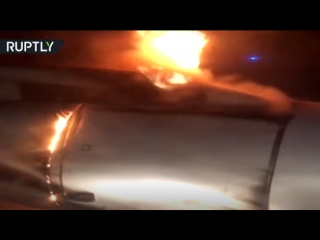 Ту-204 вылетел из Уфы в Сочи с пылающим двигателем — видео из салона