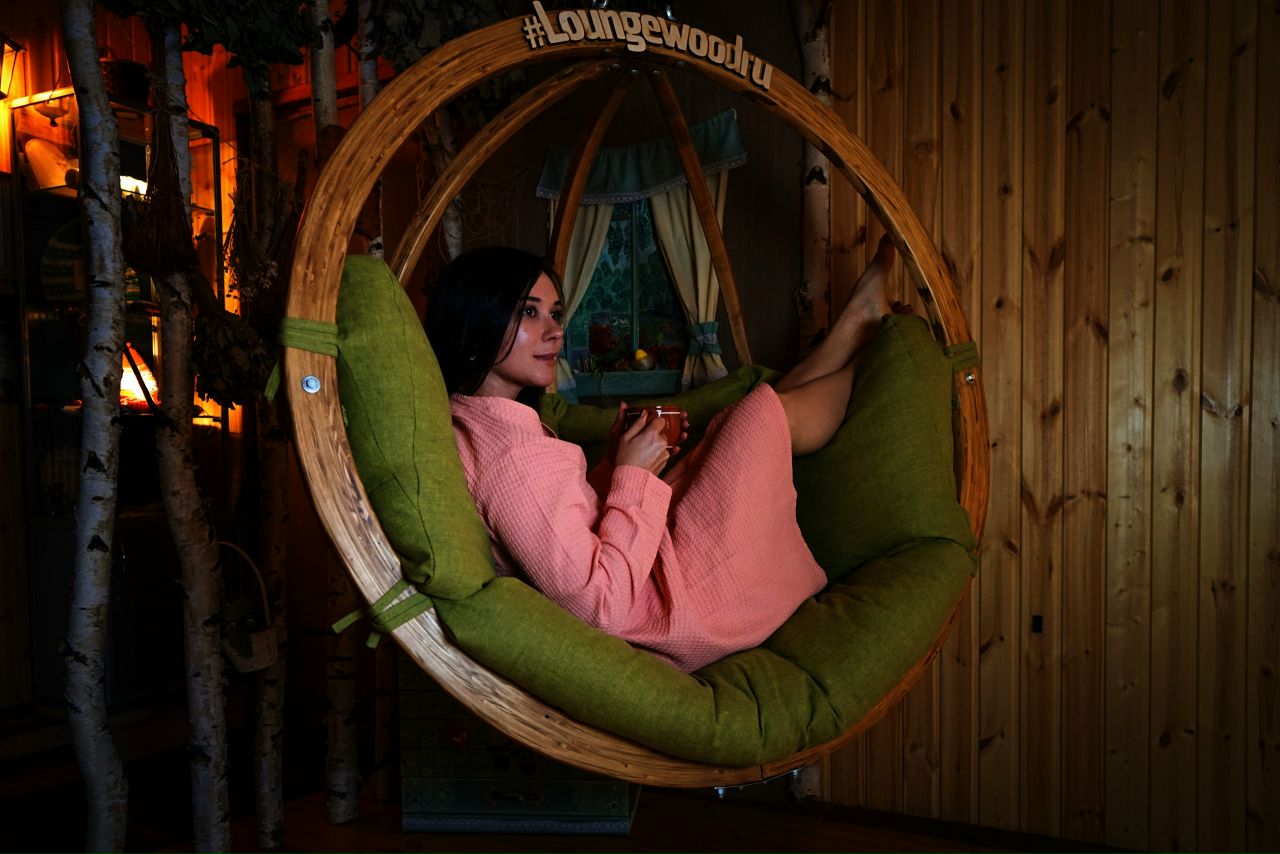 лаунж кресло из дерева