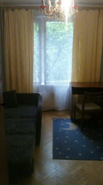 Сдается комната, м Коньково, 5 мин пешком.<br>В 2х комнатной квартире.<br>Мебель: кресло-кровать, компьютерный стол, стул, комод, шкаф.<br>Стиралка, микроволновка, Wi-Fi.<br>Проживание с хозяйкой. Добрая, милая женщина, моя мама. Работает.<br>Ищу ей в соседки одну девушку, с работой, аккуратную, чистоплотную, без в/п и кошечек.<br>17000 в мес. Все включено, залог необязателен. Пишите в лс.<br> Соловьев - фото Фото: Сдается комната, м Коньково, 5 мин пешком.<br>В 2х комнатной квартире.<br>Мебель: кресло-кровать, компьютерный стол, стул, комод, шкаф.<br>Стиралка, микроволновка, Wi-Fi.<br>Проживание с хозяйкой. Добрая, милая женщина, моя мама. Работает.<br>Ищу ей в соседки одну девушку, с работой, аккуратную, чистоплотную, без в/п и кошечек.<br>17000 в мес. Все включено, залог необязателен. Пишите в лс.<br> Соловьев