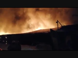 Под Омском загорелся ангар с техникой