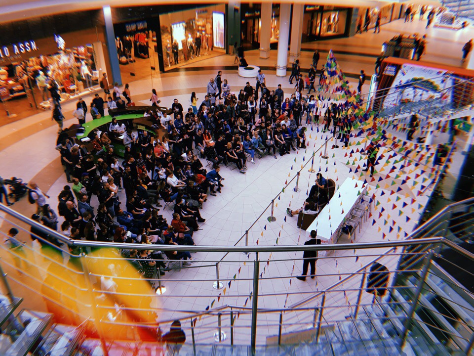 Фотография с группы https://vk.com/zhivoyfest2018