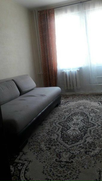 Сдам комнату девушке в трёх комнатной квартире м. Первомайская <br>Живет одна девушка. <br>15 минут от метро пешком, автобусы ходят каждые пять минут. Хороший, зелёный район. <br>Нужна девушка которая не против поговорить о спорте за бокалом вина <br>Стоимость 15000 + коммуналка Косметический ремонт, мебель, бытовая техника, комната с балконом, тёплый дом.<br>Могу показать только в выходные, заезд с 15 апреля <br>+79852899694 звоните или пишите ЛС<br> Rockefeller - фото Фото: Сдам комнату девушке в трёх комнатной квартире м. Первомайская <br>Живет одна девушка. <br>15 минут от метро пешком, автобусы ходят каждые пять минут. Хороший, зелёный район. <br>Нужна девушка которая не против поговорить о спорте за бокалом вина <br>Стоимость 15000 + коммуналка Косметический ремонт, мебель, бытовая техника, комната с балконом, тёплый дом.<br>Могу показать только в выходные, заезд с 15 апреля <br>+79852899694 звоните или пишите ЛС<br> Rockefeller