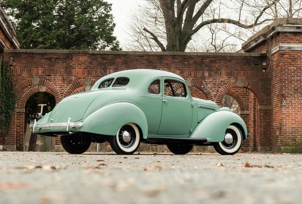 Очень редкие : 1937 Terraplane De Luxe Тип кузова: 2-door coupe Двигатель: I6 3.5 L Мощность: 96 л.с. КПП: МКПП-3 Привод: задний Компоновка: переднемоторная Тип топлива: бензин Страна марки: США