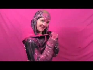 9° VIDEO - Girl Gets Slimed And Gunged (Messy Fun Girl)