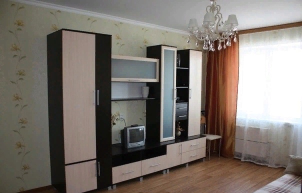 Фото: м.Севастопольская — 290 м <br>Азовская, 29 к2 <br>Сдается 1- комнатная квартира.В ней есть все необходимое: шкаф, телевизор,если нужно маленький можно переставить на кухню и привезти более новый телевизор 32 диагональ, раскладной диван, сушилка для белья, столик. На окнах жалюзи.На кухне есть все необходимое - плита, микроволновая печь, холодильник, стол, кухонный гарнитур. В ванной комнате есть стиральная машина. В коридоре есть шкаф для верхней одежды <br>тел.89653095408 <br>Цена 29000