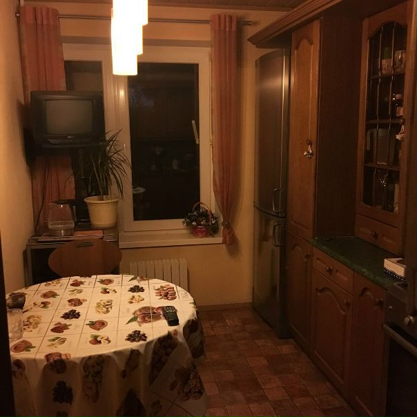 Фото: Сдаётся комната в трехкомнатной квартире для одной девушки 24-30 лет без в/п. С 6-10 мая(+-пара дней,обсуждаемо). <br>16670 в месяц(+16 000 залог+свет ,электричество , интернет (в среднем 1000 с человека в месяц). В итоге за месяц ~17500-17800. <br>Без животных,без гостей (редко можно,обсуждаемо), уважение к личному пространству, тишина, спокойствие, неконфликтность. В двух других комнатах по одной девушке,одна из них я (25 и 27 лет). м. Планерная, 7-10 мин пешком до метро<br>    Egorova