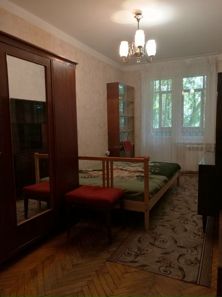 Планерная<br>Заселю одну девушку в трёшку, в отдельную комнату. Второй дом от метро. <br>Цена: 15 000 руб/мес. <br><br>В соседней комнате живёт девушка, в третьей комнате - я и моя девушка. Все - доброжелательные интеллигентные работающие люди. Собственник в квартире не живёт. <br>Комната с застеклённым балконом, есть вся необходимая мебель и бытовая техника, шустрый WiFi, стиралка, микроволновка, постельные принадлежности. За интернет плачу сам, вы только за свет, воду (обычно выходит ~800 руб с человека). Шума от метро нет. Самый экологичный район Москвы, парки, водоём, лес. <br>Возьмём чистоплотного порядочного и тихого человека. У нас всегда спокойно и чисто, мы не пьём, народ не водим, не буяним. Просмотр и заселение возможны в ближайшие дни. <br>Остальные фотографии я вывесил на своей стене. <br><br>Пишите в ЛС<br> Дементьев - фото Фото: Планерная<br>Заселю одну девушку в трёшку, в отдельную комнату. Второй дом от метро. <br>Цена: 15 000 руб/мес. <br><br>В соседней комнате живёт девушка, в третьей комнате - я и моя девушка. Все - доброжелательные интеллигентные работающие люди. Собственник в квартире не живёт. <br>Комната с застеклённым балконом, есть вся необходимая мебель и бытовая техника, шустрый WiFi, стиралка, микроволновка, постельные принадлежности. За интернет плачу сам, вы только за свет, воду (обычно выходит ~800 руб с человека). Шума от метро нет. Самый экологичный район Москвы, парки, водоём, лес. <br>Возьмём чистоплотного порядочного и тихого человека. У нас всегда спокойно и чисто, мы не пьём, народ не водим, не буяним. Просмотр и заселение возможны в ближайшие дни. <br>Остальные фотографии я вывесил на своей стене. <br><br>Пишите в ЛС<br> Дементьев