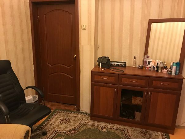 Сдам комнату в 3х комнатной квартире строго одной девушке. <br>Гоголевский бульвар 27. Метро Арбатское, Кропоткинская. <br>В квартире приживают ещё 2 девушки. Спокойная, тихая обстановка. <br>Есть всё необходимое: холодильник, стиральная машина, печка, пылесос, сушилка, гладильная доска. <br>23.350 + коммунальные услуги. +23.350 залог. Смотреть в будни после 19:00. <br>89235060755<br> Димаева - фото Фото: Сдам комнату в 3х комнатной квартире строго одной девушке. <br>Гоголевский бульвар 27. Метро Арбатское, Кропоткинская. <br>В квартире приживают ещё 2 девушки. Спокойная, тихая обстановка. <br>Есть всё необходимое: холодильник, стиральная машина, печка, пылесос, сушилка, гладильная доска. <br>23.350 + коммунальные услуги. +23.350 залог. Смотреть в будни после 19:00. <br>89235060755<br> Димаева