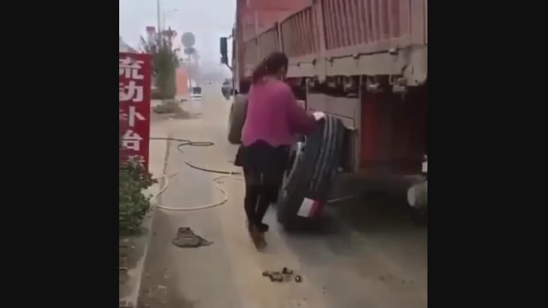 Лето, пляж, шиномонтаж
