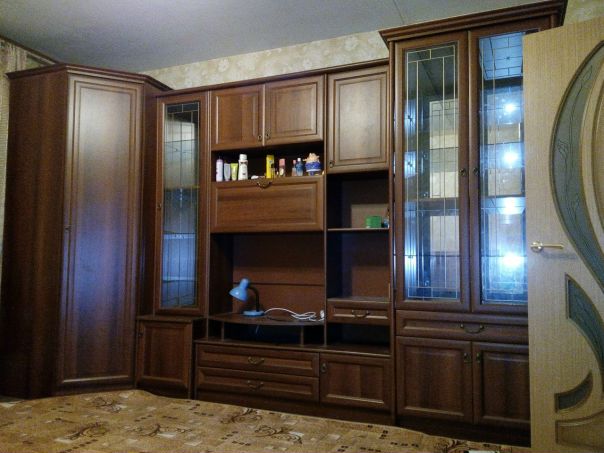Фото: С 15 апреля сдается пол комнаты в 2-комнатной квартире, подселение к другой девушке. 8 минут пешком от м. Отрадное. Цена 10 тыс. руб. + счетчики и интернет. Залог обязателен, идёт в оплату последнего месяца. В соседней комнате проживаю я, девушка 30 лет. Состояние квартиры - без ремонта, но сантехника в порядке, новые пластиковые окна, межкомнатные двери, имеется необходимая мебель и новая бытовая техника (стиралка, микроволновка, холодильник, пылесос). Хотелось бы видеть в новой соседке платежеспособную и нешумную девушку, приветствуется спокойный уклад жизни. Кухня 9 кв. метров, все поместимся. Тел. 8 965 3811088. Звоните и приезжайте на просмотр.<br> Авдеева