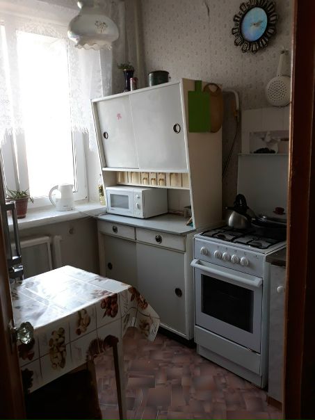 Сдается однокомнатная квартира 30000р в мес. Общая 30м2 Жилая20м2 Кухня5м2<br>м.ВДНХ Звездный бульвар д8к1, 6 минут пешком от метро. Рядом парк, детские сады, школы, магазины, кинотеатр. <br>Прекрасный вид из окна. Есть балкон. Мебель (кровать, диван, шкафы, комод, стол, стулья, кухонная мебель), бытовая техника (холодильник, телевизор, стиральная машина, пылесос, микроволновка, электрочайник, утюг), газовая плита, посуда, телефон, Интернет (wi-fi), паркетный пол. <br>С животными и с детьми можно. Курящим нет. Агентов не беспокоить! Предоплата за 2 месяца+залог (в зачет последнего месяца) + коммунальные услуги по счетчикам.<br>Контактный телефон 8(985)957 45 73 или пишите в лс <br> Денисова - фото Фото: Сдается однокомнатная квартира 30000р в мес. Общая 30м2 Жилая20м2 Кухня5м2<br>м.ВДНХ Звездный бульвар д8к1, 6 минут пешком от метро. Рядом парк, детские сады, школы, магазины, кинотеатр. <br>Прекрасный вид из окна. Есть балкон. Мебель (кровать, диван, шкафы, комод, стол, стулья, кухонная мебель), бытовая техника (холодильник, телевизор, стиральная машина, пылесос, микроволновка, электрочайник, утюг), газовая плита, посуда, телефон, Интернет (wi-fi), паркетный пол. <br>С животными и с детьми можно. Курящим нет. Агентов не беспокоить! Предоплата за 2 месяца+залог (в зачет последнего месяца) + коммунальные услуги по счетчикам.<br>Контактный телефон 8(985)957 45 73 или пишите в лс <br> Денисова