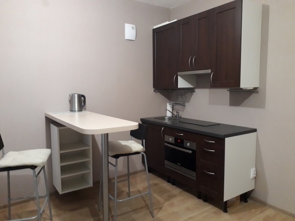 Иркутск, Советская, 27 <br>Площадь: 24 м2. Студия. В квартире <br>отличный ремонт, есть всё необходимое <br>для проживания. На кухню довезли новый <br>холодильник, микроволновку. Сдается <br>на срок от месяца (рассмотрю заочников). <br>Прошу не беспокоить приезжих из ближнего <br>зарубежья. В стоимость не включены <br>коммунальные платежи. Стоимость 7500. <br>Звоните 89087755046 - фото Фото: Иркутск, Советская, 27 <br>Площадь: 24 м2. Студия. В квартире <br>отличный ремонт, есть всё необходимое <br>для проживания. На кухню довезли новый <br>холодильник, микроволновку. Сдается <br>на срок от месяца (рассмотрю заочников). <br>Прошу не беспокоить приезжих из ближнего <br>зарубежья. В стоимость не включены <br>коммунальные платежи. Стоимость 7500. <br>Звоните 89087755046