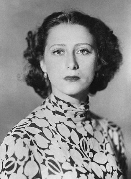 past Майя Плисецкая. Майя Михайловна Плисе́цкая (20 ноября 1925, Москва, СССР - 2 мая 2015, Мюнхен, Германия) - советская артистка балета, прима-балерина Большого театра СССР с 1948 по 1990