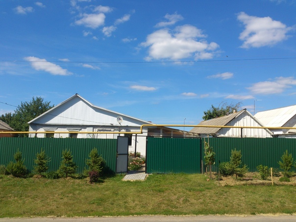 Жилой, уютный и тёплый дом вдали от городской суеты. <br>В доме присутствует кухня, две большие комнаты, санузел и котельная. Все коммуникации, проведен интернет и спутниковое телевидение. На территории участка расположена обширная летняя кухня вместе с баней, мойка и плодово-ягодные насаждения, 20 сортов винограда, ухоженный и плодородная земля. <br>Звонить по номеру 89507191759 Анатолий<br>Этот дом находится в селе Санково, Грайворонский район. До Белгорода 90 км, до Грайворона 15 км. <br>За остальными фотографиями обращайтесь в личные сообщения.<br>1.500.000 - фото Фото: Жилой, уютный и тёплый дом вдали от городской суеты. <br>В доме присутствует кухня, две большие комнаты, санузел и котельная. Все коммуникации, проведен интернет и спутниковое телевидение. На территории участка расположена обширная летняя кухня вместе с баней, мойка и плодово-ягодные насаждения, 20 сортов винограда, ухоженный и плодородная земля. <br>Звонить по номеру 89507191759 Анатолий<br>Этот дом находится в селе Санково, Грайворонский район. До Белгорода 90 км, до Грайворона 15 км. <br>За остальными фотографиями обращайтесь в личные сообщения.<br>1.500.000