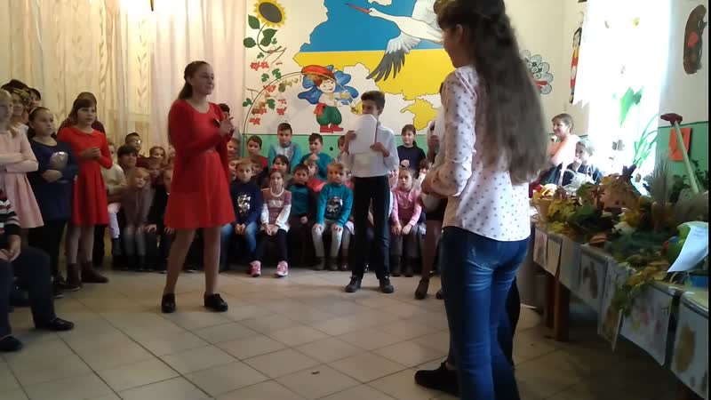 конкурс між дівчатами та хлопцями