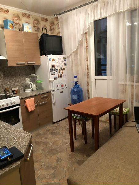 Сдам 1-комн. квартиру на Беляево, 5-7 минут от метро, 42 кв.м., застекленная лоджия, отдельная гардеробная, вся мебель есть,холодильник, стиральная машинка и тд.<br>Оплата 45 + счетчики (+1 месяц залоговая сумма), есть видео, отправлю по запросу в личку! Собственник, без комиссии. - фото Фото: Сдам 1-комн. квартиру на Беляево, 5-7 минут от метро, 42 кв.м., застекленная лоджия, отдельная гардеробная, вся мебель есть,холодильник, стиральная машинка и тд.<br>Оплата 45 + счетчики (+1 месяц залоговая сумма), есть видео, отправлю по запросу в личку! Собственник, без комиссии.