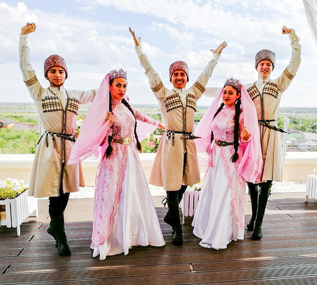ансамбль асса дагестан. кавказская свадьба танцы. свадебные лезгинки песни. ансамбль асса владикавказ. лезгинка жениха и невесты.