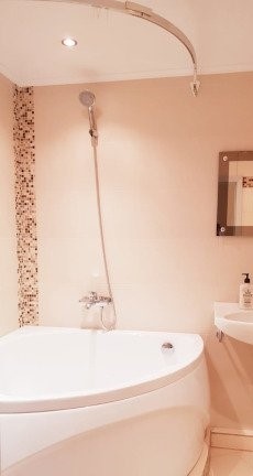 #002021 - 70000р, <br>Метро Братиславская 10 мин пешком <br>Трешка 75м2, 3/14 этаж <br>Предлагается в аренду прекрасная 3-х комнатная светлая просторная квартира. На полу ламинат и плитка. Кухонный гарнитур со всей бытовой техникой., теплые полы кухня ,коридор. В комнатах современная мебель для комфортного проживания. Комнаты изолированные: спальня (кровать, комод, ТВ), гостиная (диван, комод, телевизор), гардеробная. В квартире пластиковые окна, балкон застеклен. До метро Фото: #002021 - 70000р, <br>Метро Братиславская 10 мин пешком <br>Трешка 75м2, 3/14 этаж <br>Предлагается в аренду прекрасная 3-х комнатная светлая просторная квартира. На полу ламинат и плитка. Кухонный гарнитур со всей бытовой техникой., теплые полы кухня ,коридор. В комнатах современная мебель для комфортного проживания. Комнаты изолированные: спальня (кровать, комод, ТВ), гостиная (диван, комод, телевизор), гардеробная. В квартире пластиковые окна, балкон застеклен. До метро