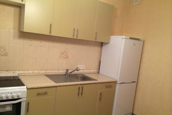 Станция Печатники, улица Гурьянова 4 корпус 2 <br>Стоимость 26.000р/без залога <br>Сдам 1 квартиру на длительный срок, приличному человеку или семье славянской внешности,рассмотрим животных и желательно без маленьких детей. Квартира светлая чистая с евро ремонтом, с бытовой техникой и мебелью, большой кухней 12. Есть Большая кладовка со стеллажами, комодом. В новом обжитом районе. В доме аптека, продуктовые магазины, развивающий центр для детей. Школа во дворе. Метро 5 минут. Звоните +7 (925) 325-07-10 Григорий - фото Фото: Станция Печатники, улица Гурьянова 4 корпус 2 <br>Стоимость 26.000р/без залога <br>Сдам 1 квартиру на длительный срок, приличному человеку или семье славянской внешности,рассмотрим животных и желательно без маленьких детей. Квартира светлая чистая с евро ремонтом, с бытовой техникой и мебелью, большой кухней 12. Есть Большая кладовка со стеллажами, комодом. В новом обжитом районе. В доме аптека, продуктовые магазины, развивающий центр для детей. Школа во дворе. Метро 5 минут. Звоните +7 (925) 325-07-10 Григорий