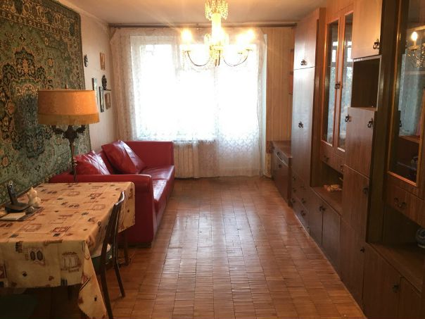 Cдаётся 1 комната в 3-комнатной квартире. Ближайшие метро Кунцевская, Славянский б-р 7 мин.на автобусе. <br>Сдаю на длительный срок, без комиссии! <br>Только для 1 молодого человека, без финансовых проблем и без вредных привычек. Соседи- 2 молодых человека. <br>комната проходная 16 кв.м., но в крайней комнате живу 4-5 дней в месяц, поэтому не мешаю. В комнате раскладной диван, стол, шкафы. Ремонт в квартире обычный, есть все необходимое для жизни (от чайника до wi-fi). <br>Цена 15тр за комнату - всё включено. Депозит 50%, разбивается на 3 мес.<br><br> Попов - фото Фото: Cдаётся 1 комната в 3-комнатной квартире. Ближайшие метро Кунцевская, Славянский б-р 7 мин.на автобусе. <br>Сдаю на длительный срок, без комиссии! <br>Только для 1 молодого человека, без финансовых проблем и без вредных привычек. Соседи- 2 молодых человека. <br>комната проходная 16 кв.м., но в крайней комнате живу 4-5 дней в месяц, поэтому не мешаю. В комнате раскладной диван, стол, шкафы. Ремонт в квартире обычный, есть все необходимое для жизни (от чайника до wi-fi). <br>Цена 15тр за комнату - всё включено. Депозит 50%, разбивается на 3 мес.<br><br> Попов
