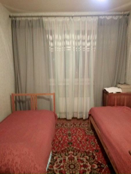 Фото: Сдается изолированная комната в 2-х комн.квартире на длительный срок по ул. Новаторов 10, рядом с Ленинским пр. Комната чистая и уютная, имеется вся необходимая мебель и бытовая техника, Wi-Fi. 15 мин ходьбы до метро пр.Вернадского, Калужская, Новые Черёмушки. Желательно для одного человека чистоплотного и неконфликтного. Аренда с 23 сентября, 18000+к/у, 50проц. депозит.<br> Михеева