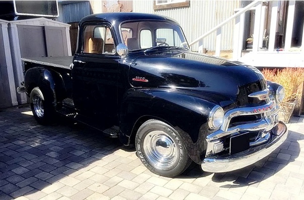 Пикап Врюса Уиллиса пустят с молотка Этот Chevrolet 3100 1954 года выпуска несколько десятилетий принадлежал голливудскому актеру. Он приобрел один из последних выпущенных экземпляров.Стартовая