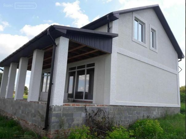 ПРОДАМ ДОМ! СРОЧНО!!!<br>Устали от своего города и хотите переехать Есть отличное предложение от собственника. <br><br>Продам дом в живописном месте. Белгорода село Хохлова 14 км до города 5 минут до водоема, 5 минут до леса.<br><br>Делали дом для себя. - дом в центре поселения ( можно переоборудовать в магазин)<br>- 180 кв.м на 15 сотках земли. <br>- межэтажные перекрытия плиты, <br>- фасад короед, <br>- 2 сан узла, по одному на этаж. <br>- электрика, отопление уже готово. <br>- своя скважина на участке<br>- асфальт, электричество, вода, газ.<br>- первый этаж под свободную планировку на втором 3 комнаты<br><br>ЦЕНА 2 200 000 (12 ТЫСЯЧ ЗА КВАДРАТНЫЙ МЕТР) БЕЗ ТОРГА, возможен обмен квартиру (дороже). <br>Ценник сильно занижает, за такую сумму сейчас не построить. Закладывали в дом все самое лучшее, что-бы понимали, одно остекление стоит 500 тысяч.<br><br>Живописный район, рядом школа, детский сад, храм, река. Автобусная остановка в шаговой доступности (автобус в Белгород, ходит по расписанию, каждые 30-60 минут )<br><br>Большая просьба, комментарии не писать, в ЛС тоже не читаю, если заинтересовались, только звоните, по вайберу бесплатно, буду рад все рассказать - показать. <br>Телефон - вайбер : 8-912-427-41-40<br><br>youtu.be/F_y78Ao_DEg - фото Фото: ПРОДАМ ДОМ! СРОЧНО!!!<br>Устали от своего города и хотите переехать Есть отличное предложение от собственника. <br><br>Продам дом в живописном месте. Белгорода село Хохлова 14 км до города 5 минут до водоема, 5 минут до леса.<br><br>Делали дом для себя. - дом в центре поселения ( можно переоборудовать в магазин)<br>- 180 кв.м на 15 сотках земли. <br>- межэтажные перекрытия плиты, <br>- фасад короед, <br>- 2 сан узла, по одному на этаж. <br>- электрика, отопление уже готово. <br>- своя скважина на участке<br>- асфальт, электричество, вода, газ.<br>- первый этаж под свободную планировку на втором 3 комнаты<br><br>ЦЕНА 2 200 000 (12 ТЫСЯЧ ЗА КВАДРАТНЫЙ МЕТР) БЕЗ ТОРГА, возможен обмен квартиру (дороже). <br>Ценник сильно занижает, за такую сумму сейчас не построить. Закладывали в дом все самое лучшее, что-бы понимали, одно остекление стоит 500 тысяч.<br><br>Живописный район, рядом школа, детский сад, храм, река. Автобусная остановка в шаговой доступности (автобус в Белгород, ходит по расписанию, каждые 30-60 минут )<br><br>Большая просьба, комментарии не писать, в ЛС тоже не читаю, если заинтересовались, только звоните, по вайберу бесплатно, буду рад все рассказать - показать. <br>Телефон - вайбер : 8-912-427-41-40<br><br>youtu.be/F_y78Ao_DEg