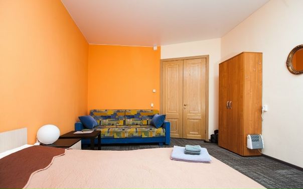Москва, ломоносовский проспект, 14 <br>м.Университет - 500 м <br>Сдам комнату в двухкомнатной квартире на длительный срок. <br>Шаговая доступность до метро,хорошая развязка. <br>В комнате имеется диван-книжка,кровать,тумба,шкаф. <br>Квартира полностью меблирована и техникой обеспечена. <br>Новая стиральная машина автомат. <br>В другая комната закрыта на ключ. <br>В квартире имеется британская короткошёрстная кошка. По этому рассмотрю только хороших ребят. <br>Цена 15.000тр <br>+7(925)270-82-24 Даниил - фото Фото: Москва, ломоносовский проспект, 14 <br>м.Университет - 500 м <br>Сдам комнату в двухкомнатной квартире на длительный срок. <br>Шаговая доступность до метро,хорошая развязка. <br>В комнате имеется диван-книжка,кровать,тумба,шкаф. <br>Квартира полностью меблирована и техникой обеспечена. <br>Новая стиральная машина автомат. <br>В другая комната закрыта на ключ. <br>В квартире имеется британская короткошёрстная кошка. По этому рассмотрю только хороших ребят. <br>Цена 15.000тр <br>+7(925)270-82-24 Даниил