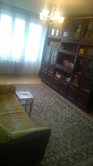 Фото: Сдается без посредников двухкомнатная квартира в центре, Замоскворечье, до метро Серпуховская 5 минут пешком, комнаты раздельные, 18 и 10, 8/12 эт, с/у раздельный, балкон, бытовая техника (холодильник, ст.машина, свч-печь) и необходимая мебель. Аренда квартиры 60000р. Рядом много магазинов, школы, д/сады. <br>На длительный срок с 12 июня. Звонить 8 926 887 05 90 с 11:00 до 23:00.