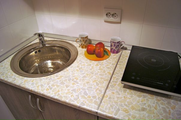 Фото: Собственник! Звоните прямо сейчас 89168551787! Сдаю уютную квартиру-студию 21 кв.м. на длительный срок. Сдается после евроремонта. Все новое. Студия находится в частном коттедже на Осташковском шоссе, 400м от МКАД, в непосредственной близости от метро Медведково. Стоимость 23000 руб/мес. Спальня, кухня, санузел совмещенный. Есть высокоскоростной WI-FI интернет, стиральная машина, плита, и все необходимое для комфортного проживания. Студия очень уютная и чистая. Сдается после евроремонта. Все новое. Частная бесплатная парковка, закрытая территория с зоной отдыха и барбекю. Проверенные порядочные соседи. Очень хорошая транспортная доступность. До метро Медведково транспортом 7 мин, а пешком 25 минут. До станции Мытищи транспортом 15 мин. Автобусная остановка в 2 минутах пешком. В пешей доступности (4 мин) находится магазин Ашан-Мытищи, Леруа, Твой дом. Собственник. Никаких комиссий нет! При заселении вы вносите залог 12000р. (при выезде он возвращается) оплату за один месяц. Рассматриваем вариант заселения 1-го 2-х человека без детей и животных. Звоните, приезжайте, заселяйтесь! Хороший вариант для тех кто ищет гостинку или комнату. Очень удобно добираться до метро ВДНХ, Проспект мира, Бабушкинская, Свиблово, Алексеевская, Рижская, Сухаревская. Дополнительно свет+вода+интернет. Квартира свободна, заселиться можно сегодня! <br> <br> <br>Осташковское шоссе, 138а.