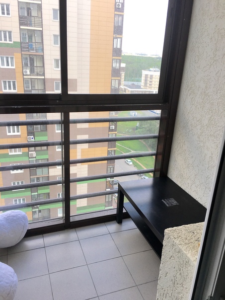 Фото: Сдам однокомнатную квартиру , собственник ! Жк Новое тушино ( 500 м от МКАД ) Адрес: Новотушинская улица дом 4 <br>Огороженная охраняемая территория . Евроремонт . Квартира 40,1 метра . Есть лоджия с панорамным остеклением ( 4,3 метра ) Кухня 11 метров <br> Ухоженная территория , консьерж , охрана , везде камеры. <br>Доехать до микрорайона можно от станций метро «Планерная», «Пятницкое шоссе», «Сходненская», «Митино», «Тушинская».<br>На территории комплекса есть : 2 детских сада , школа , спортивные и детские площадки и зоны отдыха , магазины ( Пятёрочка , хозяйственные , продукты ) , аптеки , кафе , строительный магазин и многое другое. Недалеко находится гипермаркет Окей. <br><br>Стоимость 32.000 р плюс залог ( можно разбить на 2 месяца )<br>По всем вопросам звоните 8-966-176-70-38 или пишите в личные сообщения