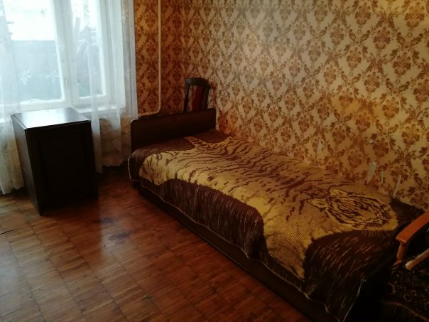 Фото: Сдаётся светлая, проходная комната в 3-х ком. квартире на длительный срок. В двух других комнатах проживают по одному парню. 15 минут пешком от метро Текстильщики. 10000 рублей в месяц. В квартире есть всё необходимое для комфортного проживания. Звоните 89268357336 Тамара.<br> Грайвороновская